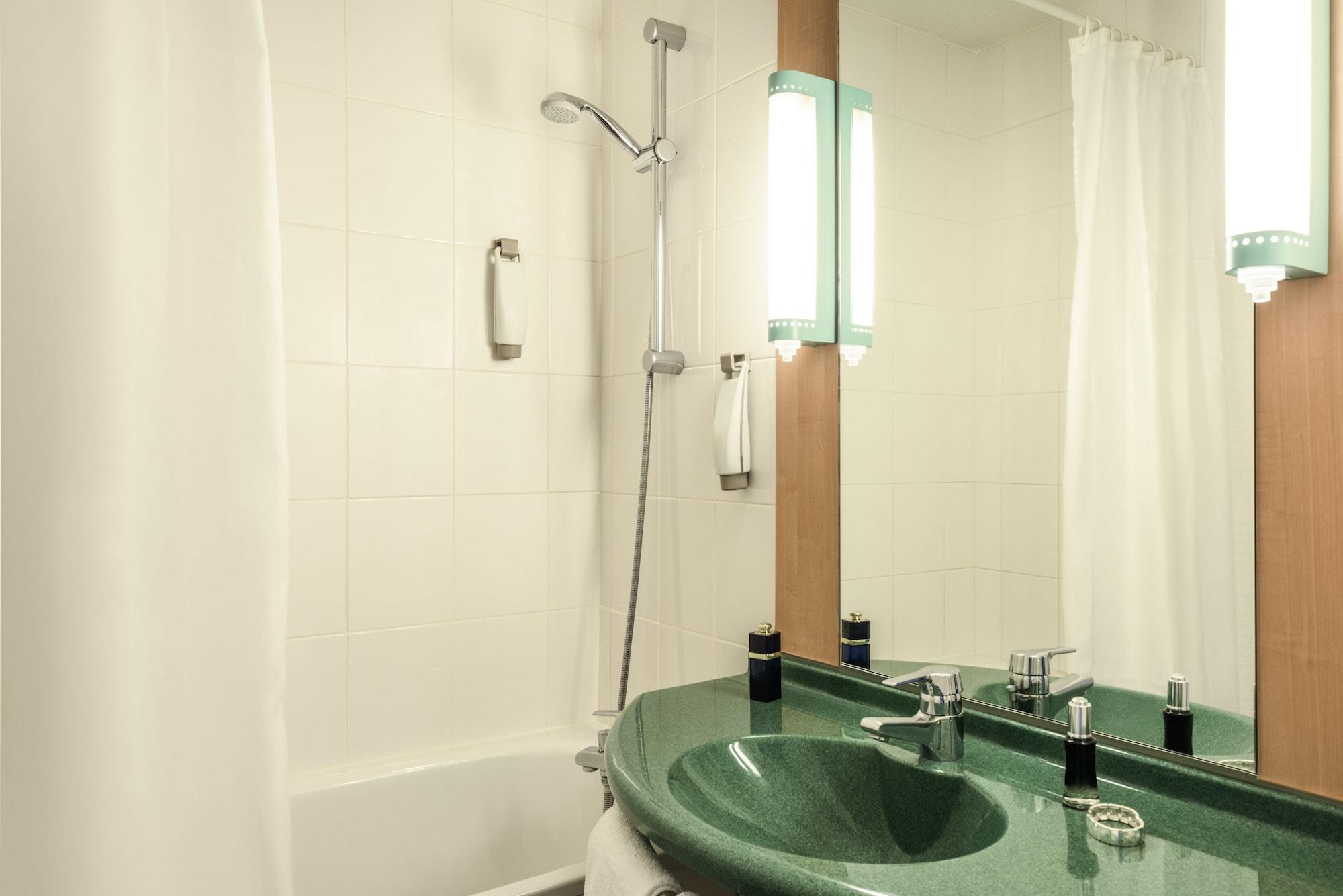 Centre Rive Droite Hotel 3*